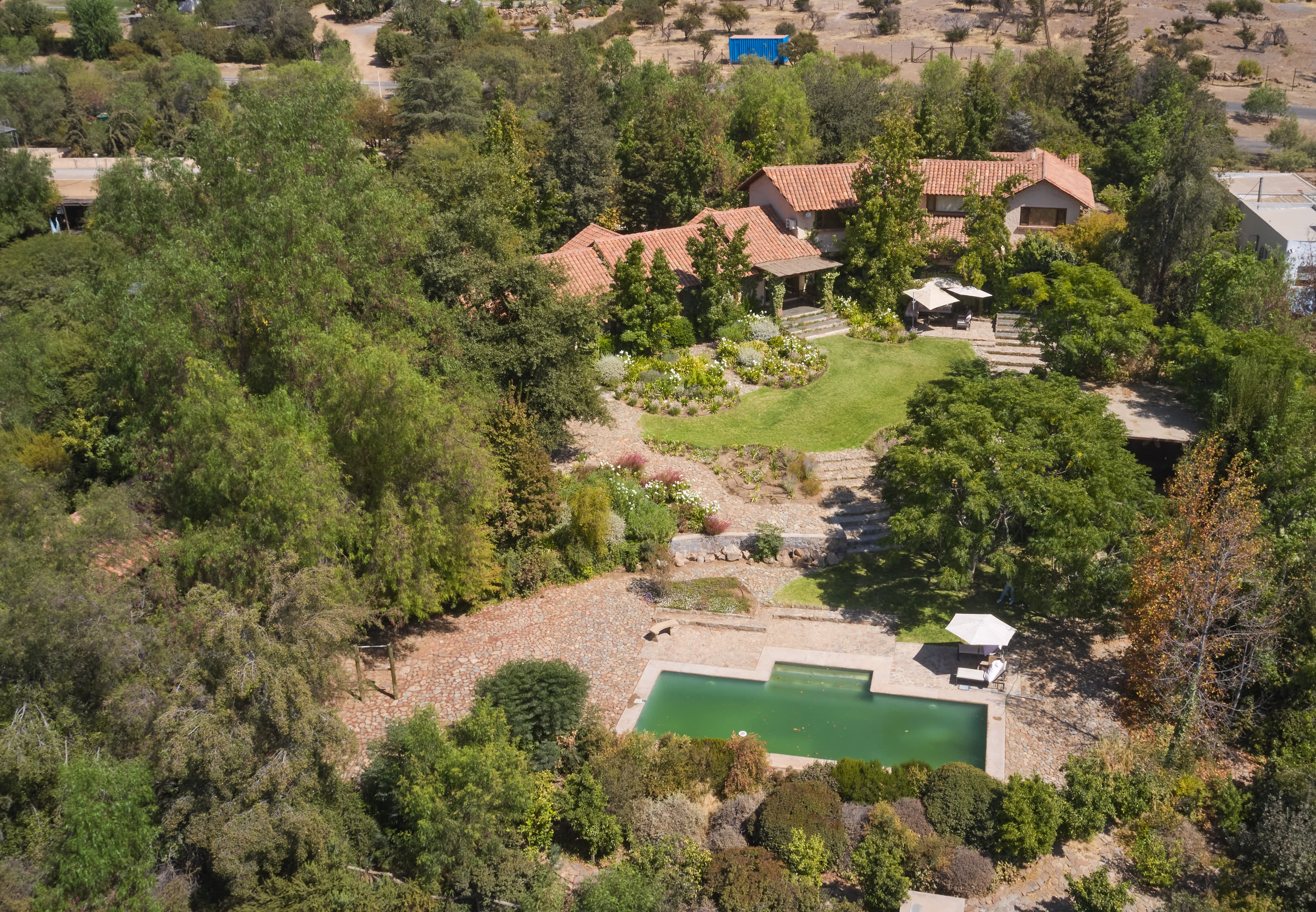 Hacienda Rinconada ! Superficie construida de 609 m² emplazada en un extenso terreno de 5.046 m²